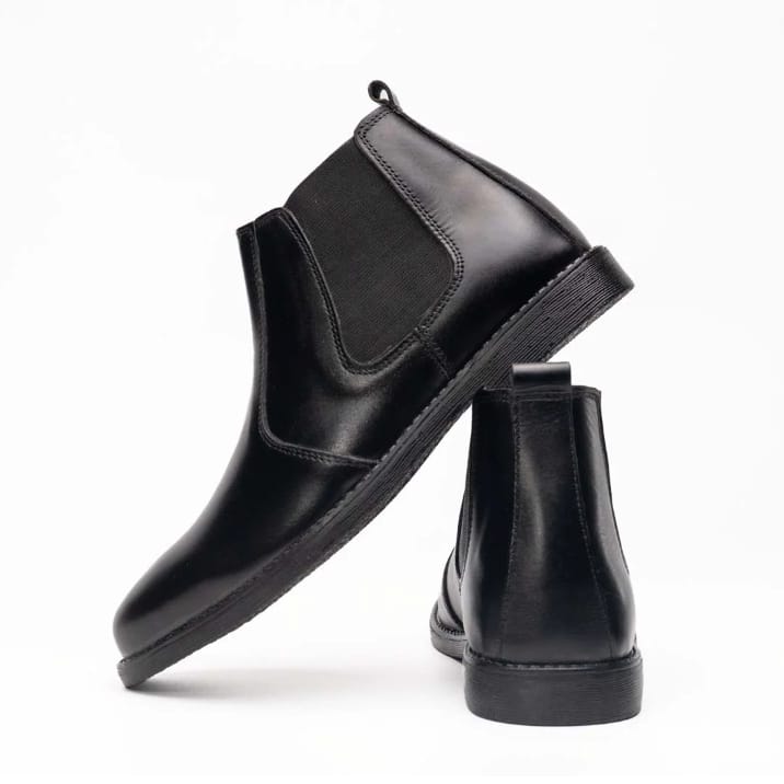 BLACK COW LEATHER CHELSEA BOOTS